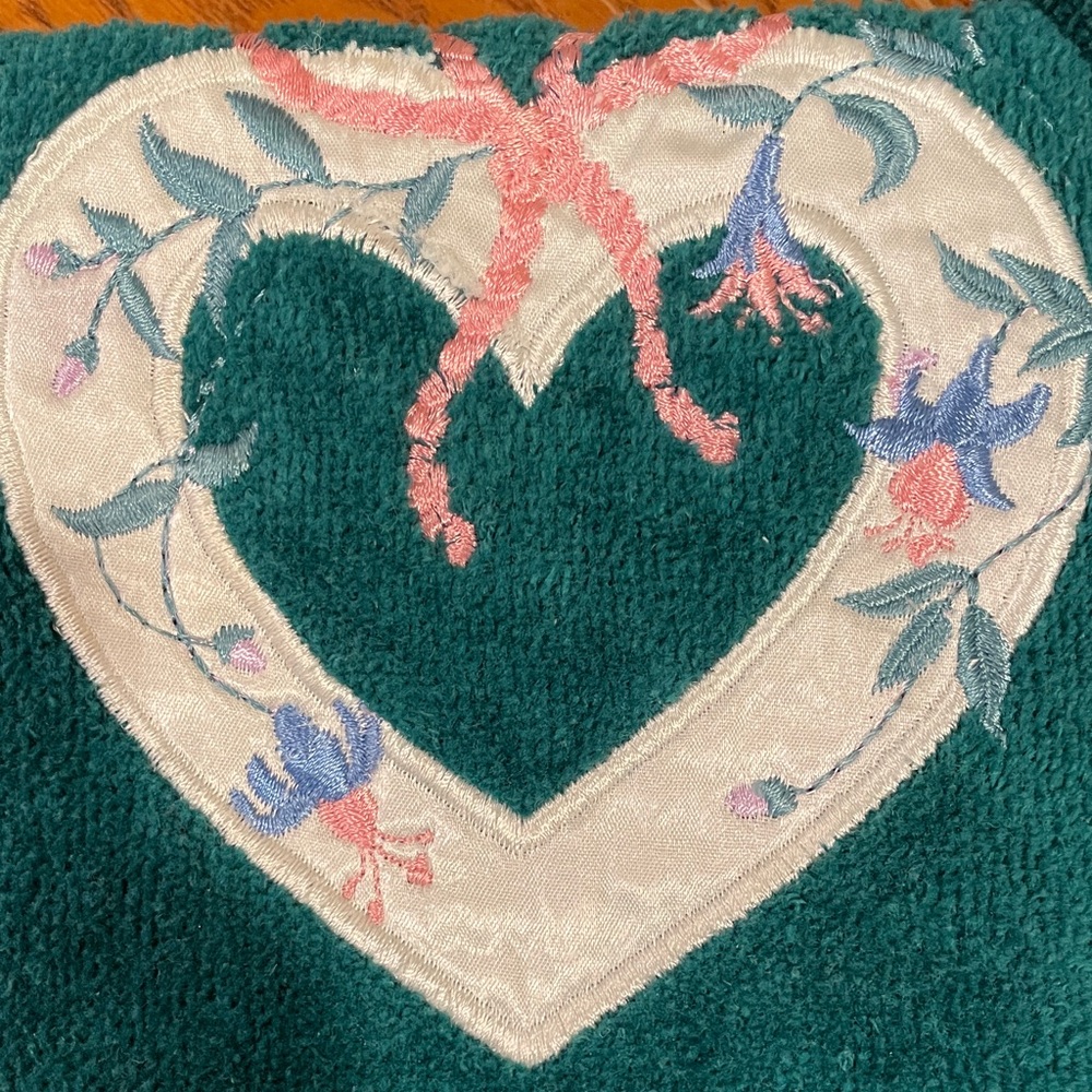 Set of Cotton Embroidered Bath Towels NWOT - Picture 4 of 5